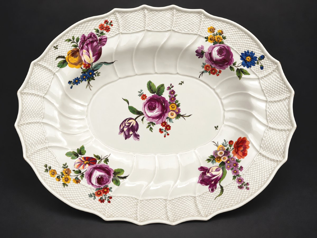 Large Oval Serving Dish In Polychrome Viennese Porcelain—18th Century, Louis XV Ozier-photo-3