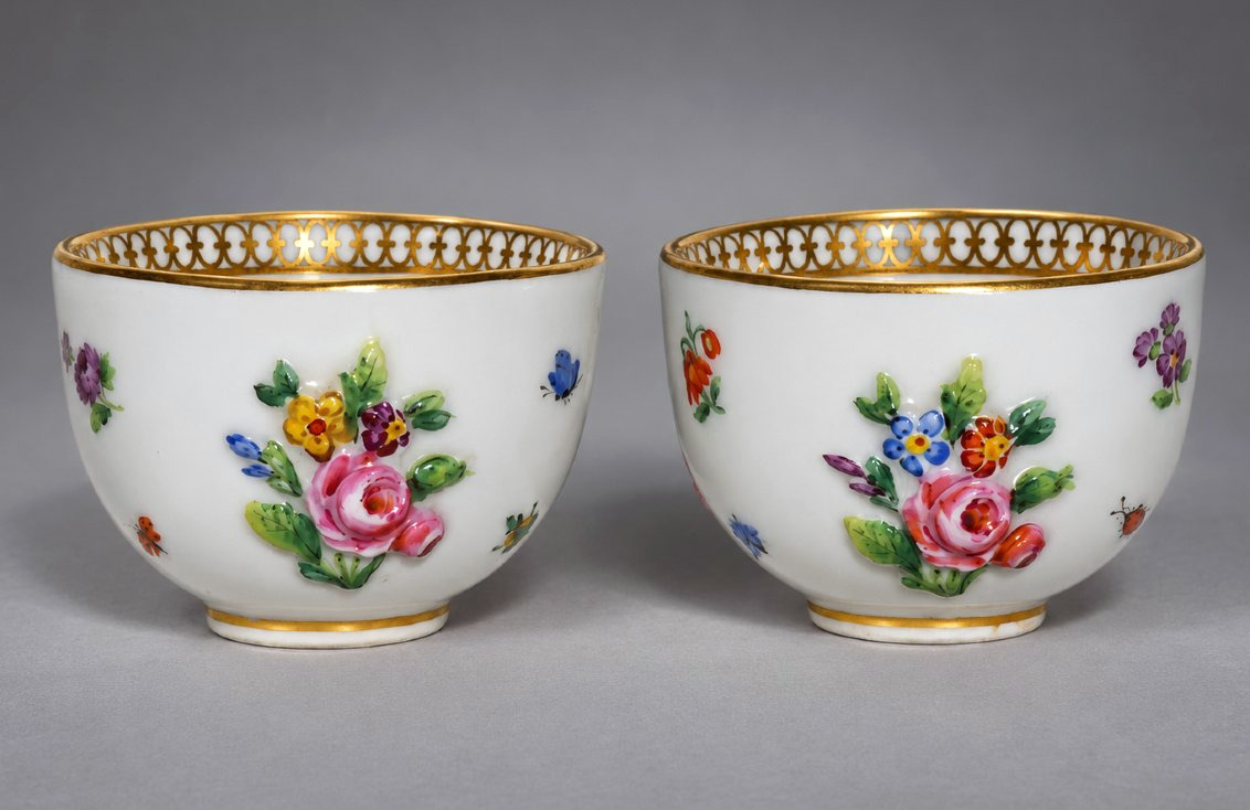 Pair Of Small Paris Porcelain Makeup Jars, 19th Century, Cosmetics, Makeup, Insects-photo-3
