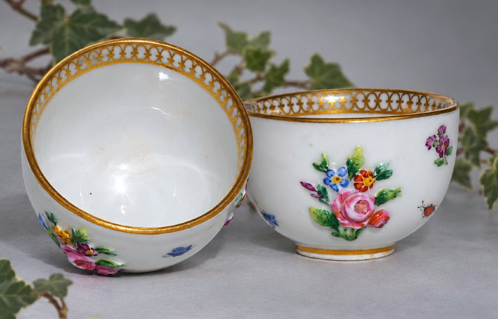Pair Of Small Paris Porcelain Makeup Jars, 19th Century, Cosmetics, Makeup, Insects