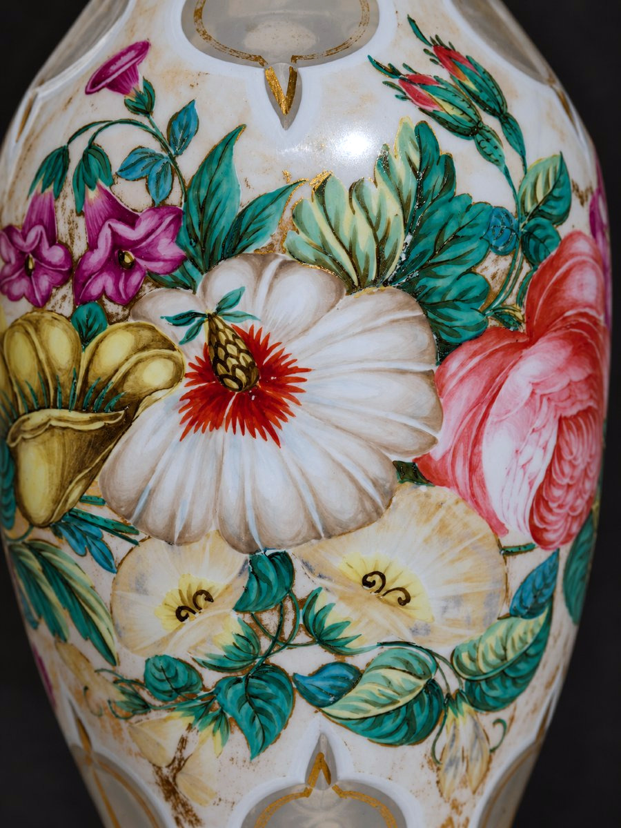 Vase En Cristal Overlay à Décor Floral Polychrome & Doré – Époque Napoléon III XIXE Baccarat-photo-2