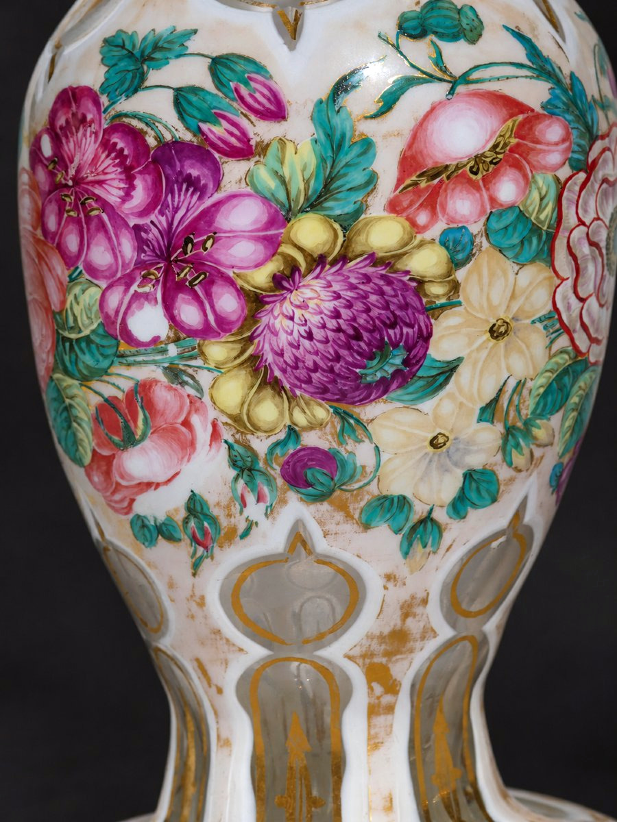 Vase En Cristal Overlay à Décor Floral Polychrome & Doré – Époque Napoléon III XIXE Baccarat-photo-3