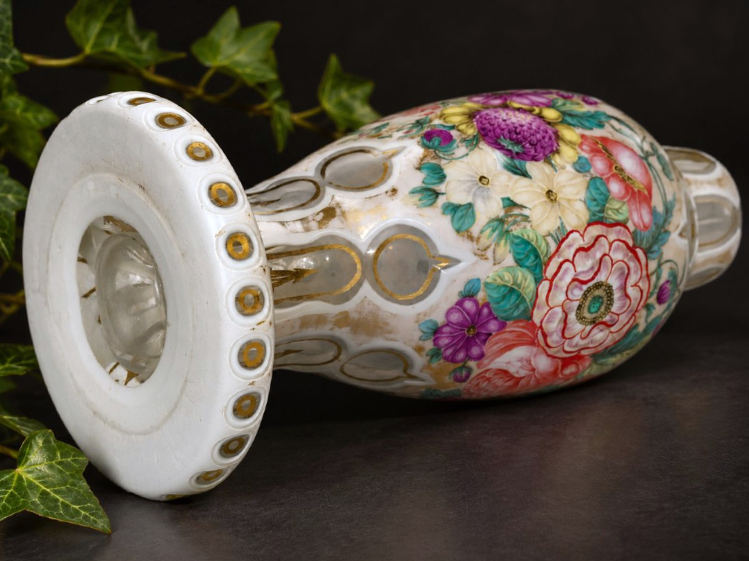 Vase En Cristal Overlay à Décor Floral Polychrome & Doré – Époque Napoléon III XIXE Baccarat-photo-4