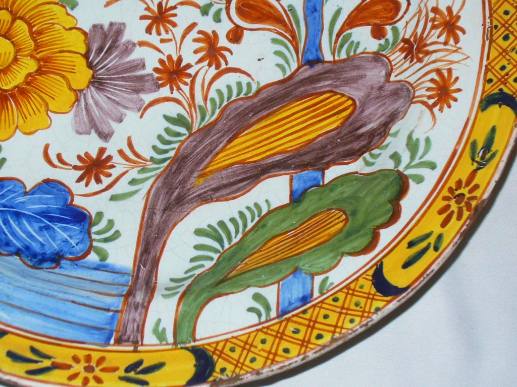 Grand Plat En Faience De Delft Decor Doré Polychrome Sinisant Chinoisant Style XVIIIe-photo-2