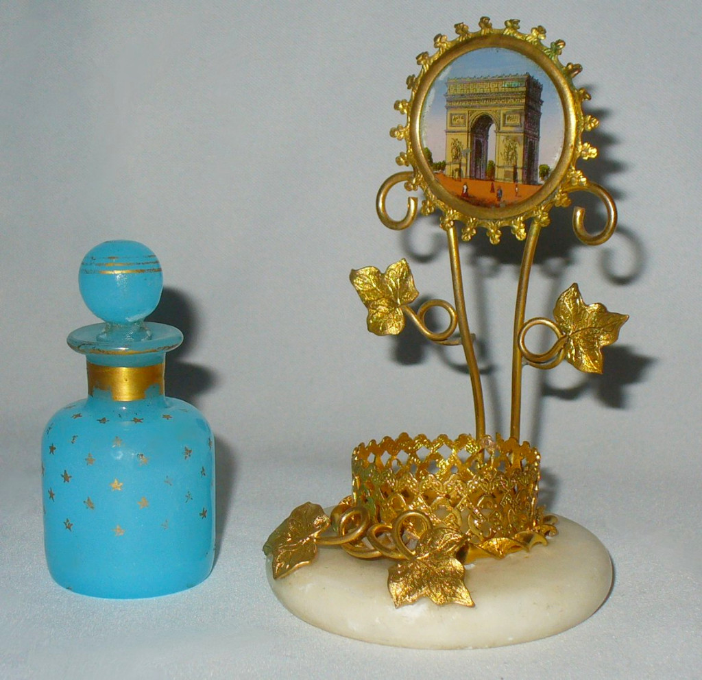 Flacon à Parfum En Opaline Bleue , Monture En Bronze Doré Fixé Sous Verre Paris , Palais Royal