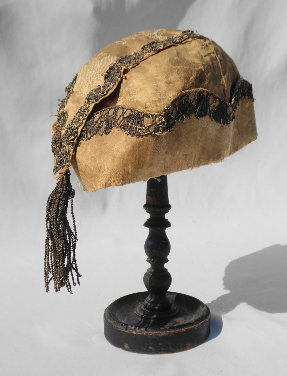 Bonnet d'Interieur d'Homme époque Louis XV , Soie , XVIIIe , Coiffe à La Sultane Costume Fumeur
