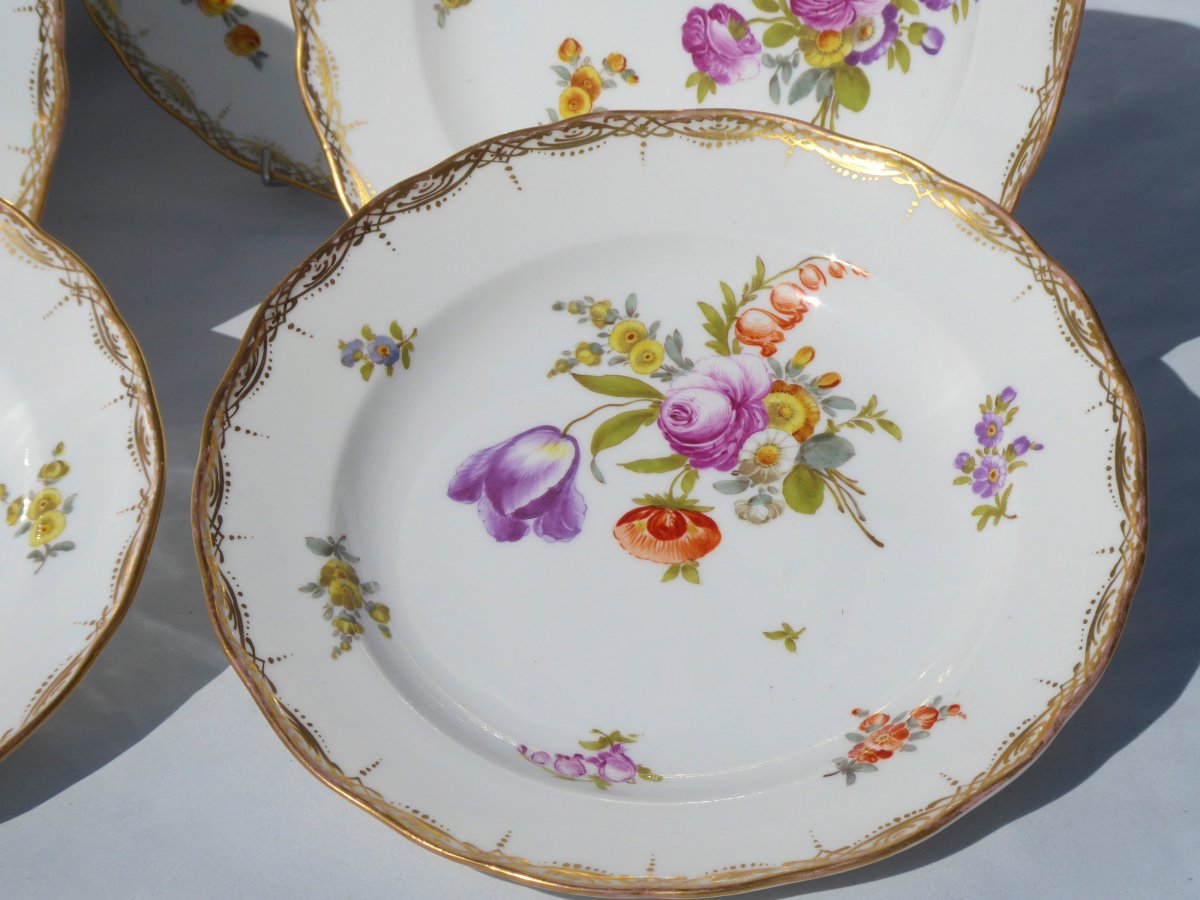 Série De Neuf Assiettes En Porcelaine De Meissen Style XVIIIe , Bouquets De Fleurs Assiette-photo-4