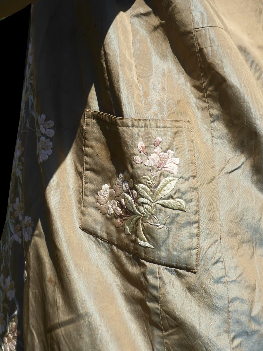 Interior Coat / Bathrobe In Embroidered Silk Late Nineteenth, Kimono, China, Costume Circa 1890-photo-1