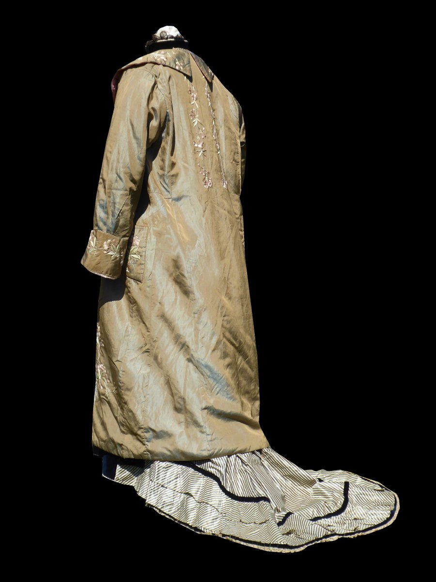 Manteau / Peignoir d'Interieur En Soie Brodée Fin XIXe , Kimono , Chine , Costume Vers 1890