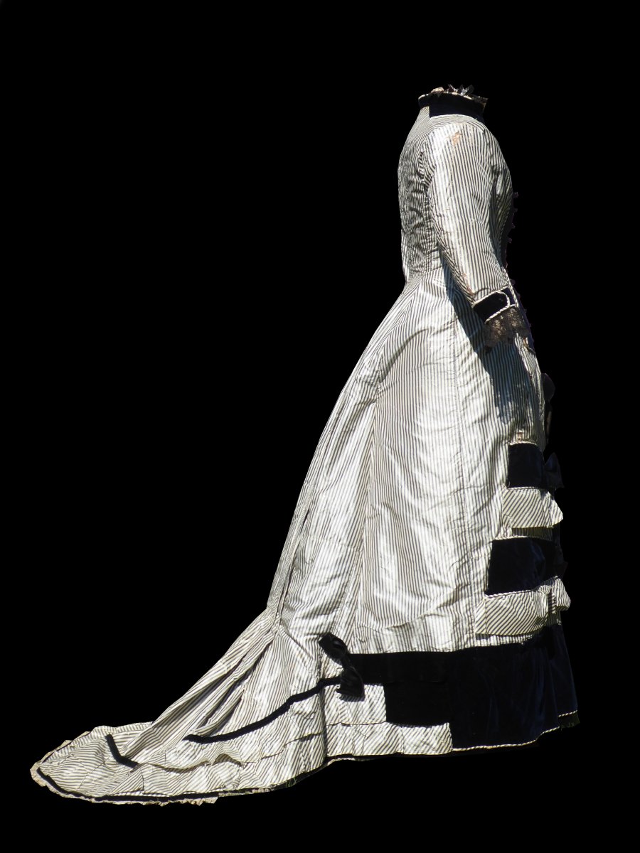 Train Dress, Princess Line, Striped Silk Circa 1876-1878 Tournue / Faux Cul Costume Mode-photo-3