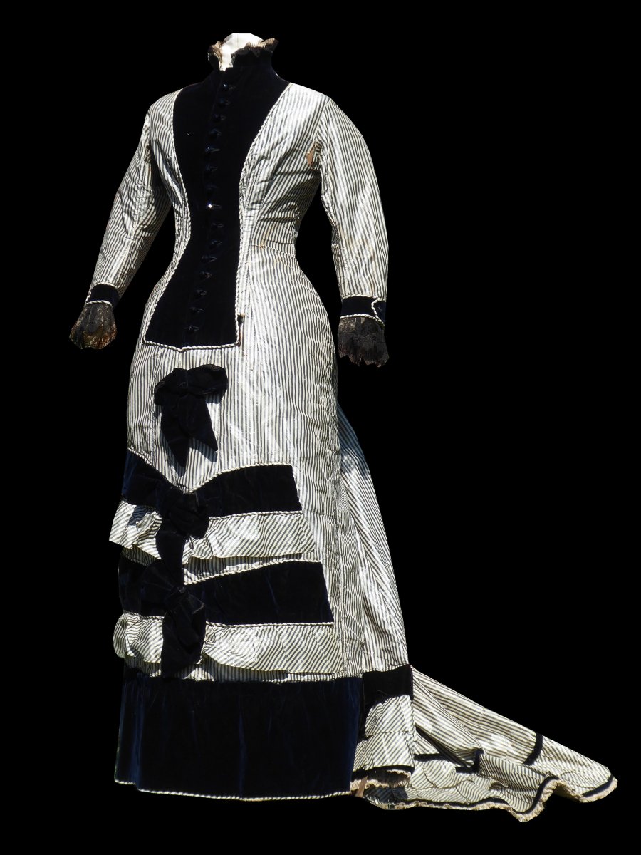 Train Dress, Princess Line, Striped Silk Circa 1876-1878 Tournue / Faux Cul Costume Mode