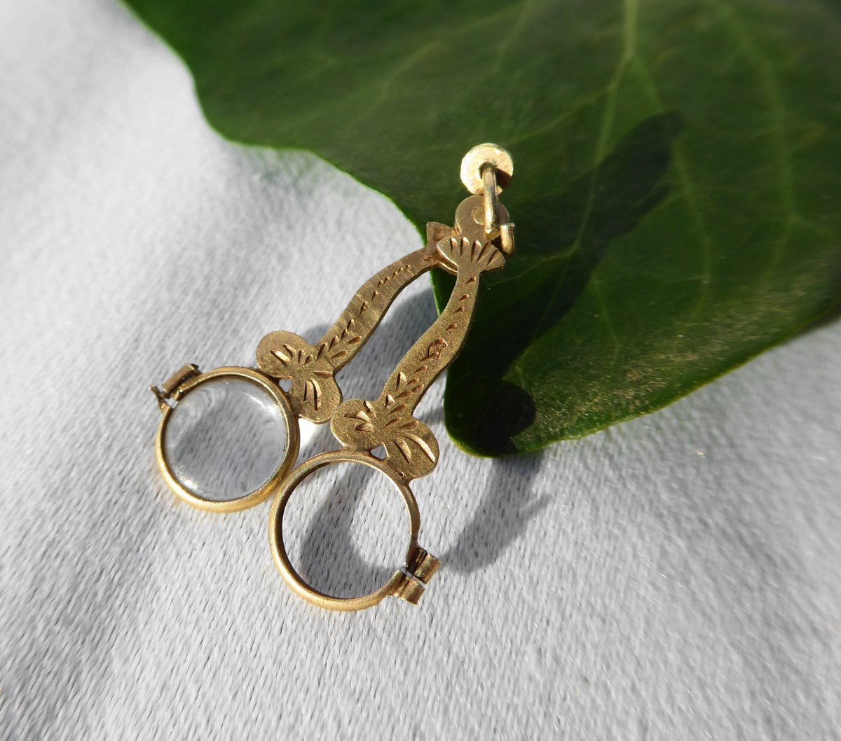 Paire De Lunettes Miniatures En Argent Massif Besicles Maniere d'Y Voir 1830 Poupée De Mode Bru