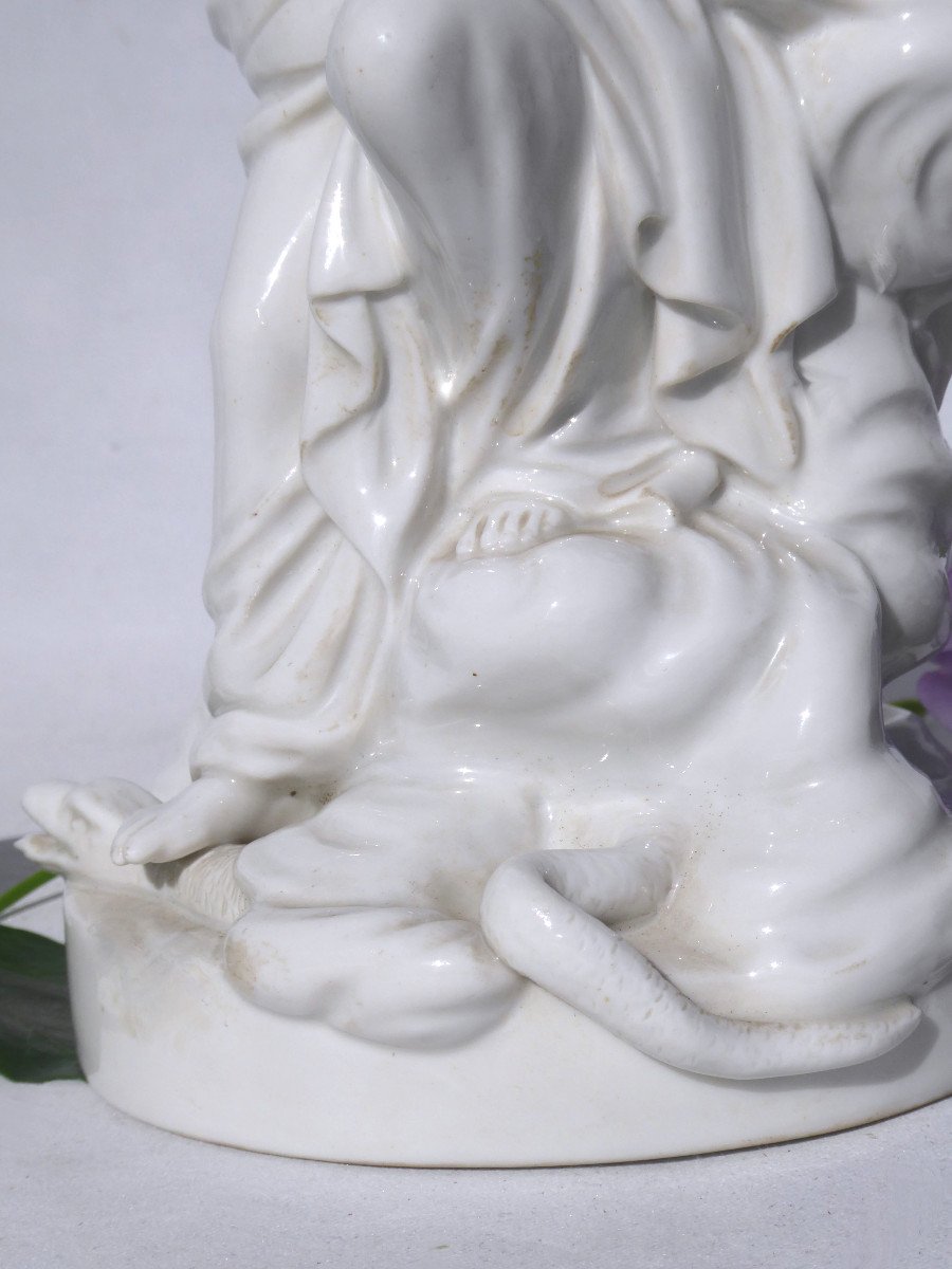 Vierge à l'Enfant En Porcelaine Allemande , Terrassant Le Serpent , XIXe Statue Religieuse-photo-1
