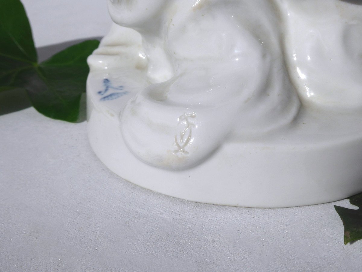 Virgin And Child In German Porcelain, Slaying The Snake , Nineteenth Religious Statue-photo-5