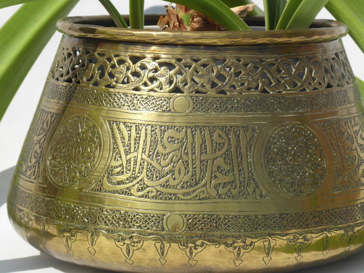 Cache Pot In Brass Islamic Art Late Nineteenth Neo Mameluke Syria Brassware, Thuluht Calligraphy-photo-2