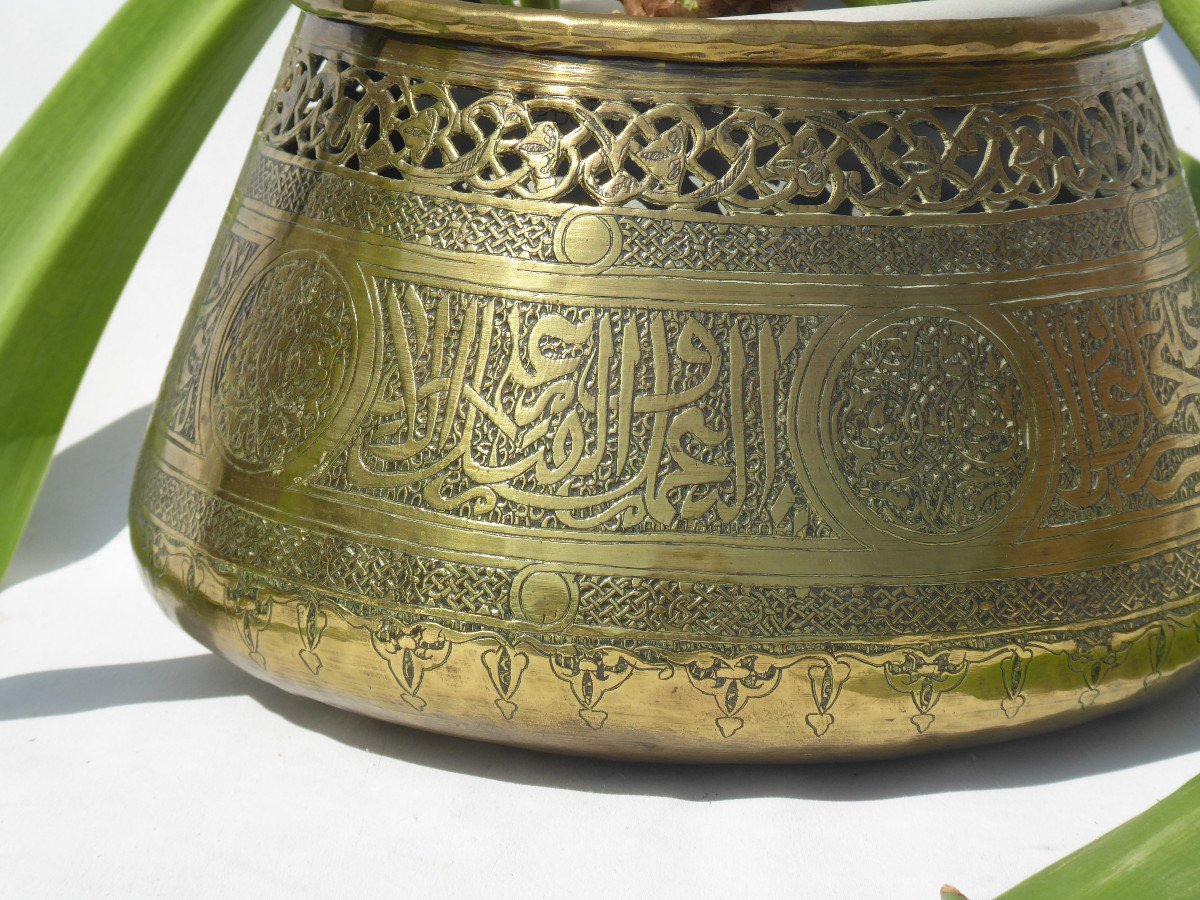 Cache Pot In Brass Islamic Art Late Nineteenth Neo Mameluke Syria Brassware, Thuluht Calligraphy-photo-1