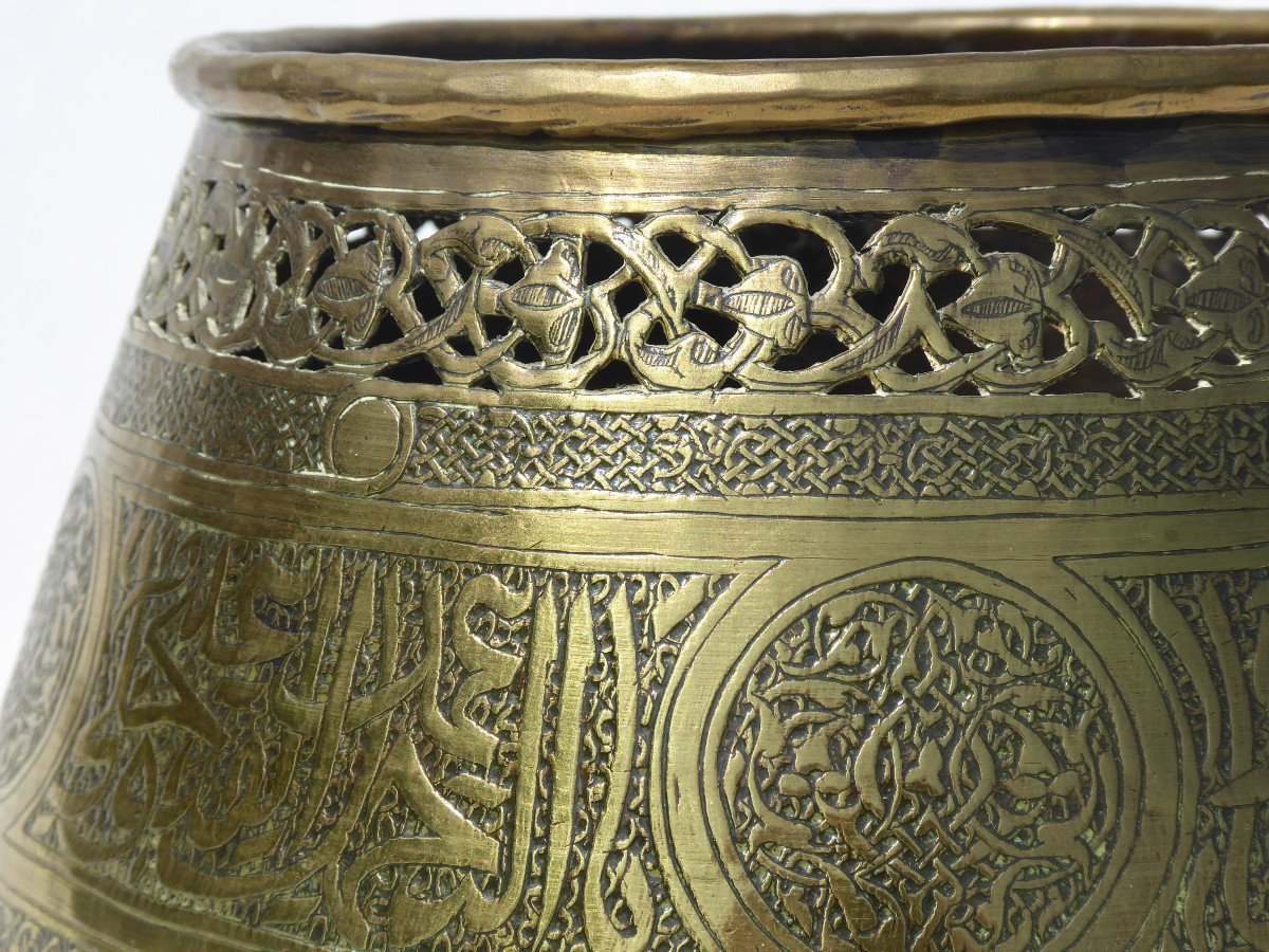 Cache Pot In Brass Islamic Art Late Nineteenth Neo Mameluke Syria Brassware, Thuluht Calligraphy-photo-3