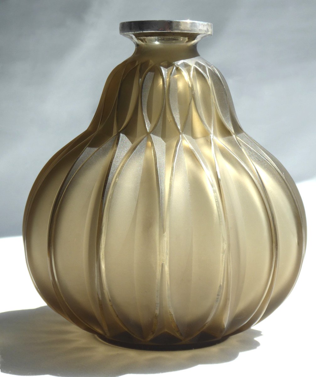 Art Deco Vase In Molded Glass Signed Sabino France, Deco Silver Frame 1920-1930 Enlacement