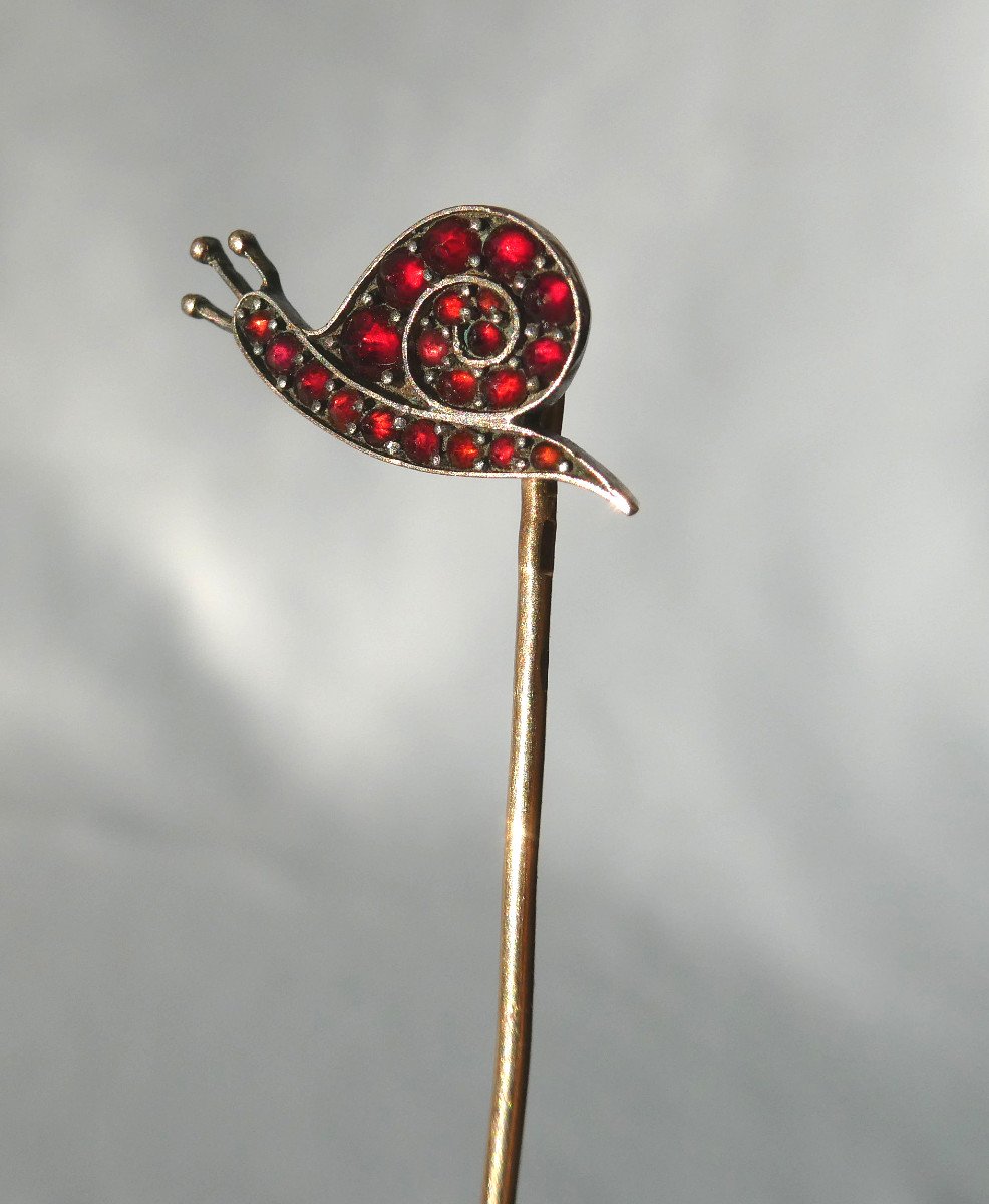 Epingle A Cravate Epoque 1900 , Sujet Animalier à Decor d'Escargot , Grenats XIXe Bijou -photo-1