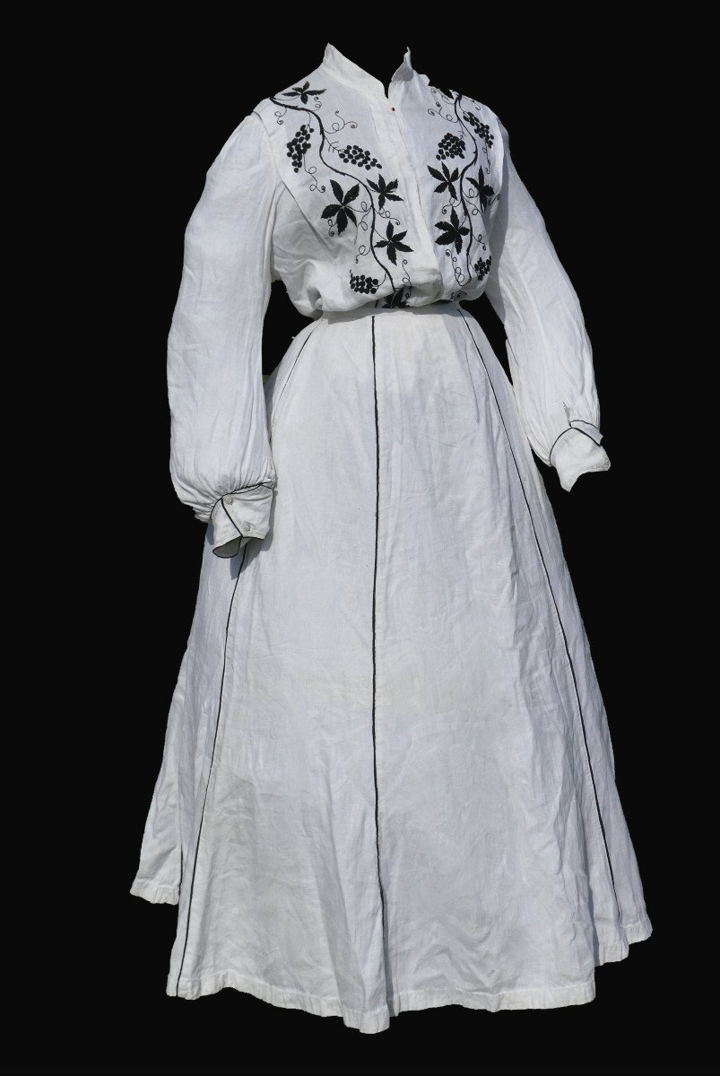 Robe Belle Epoque En Lin Brodé , Costume d'été / Bord De Mer 1900 XIXe Art Nouveau Sport Tennis