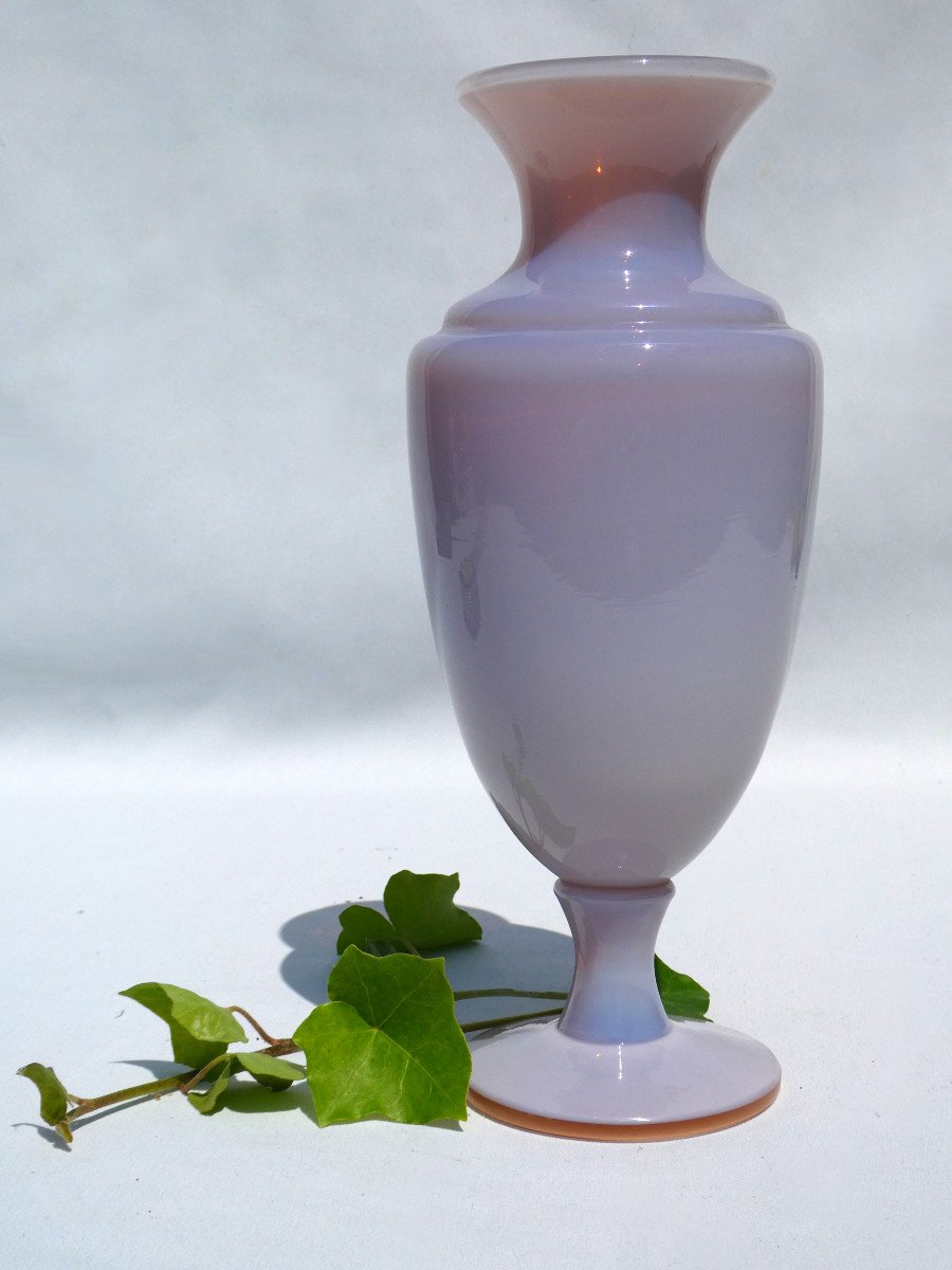 Vase Balustre En Opaline De Cristal Couleur Mauve Agate , Signé Sevres , Style Charles X