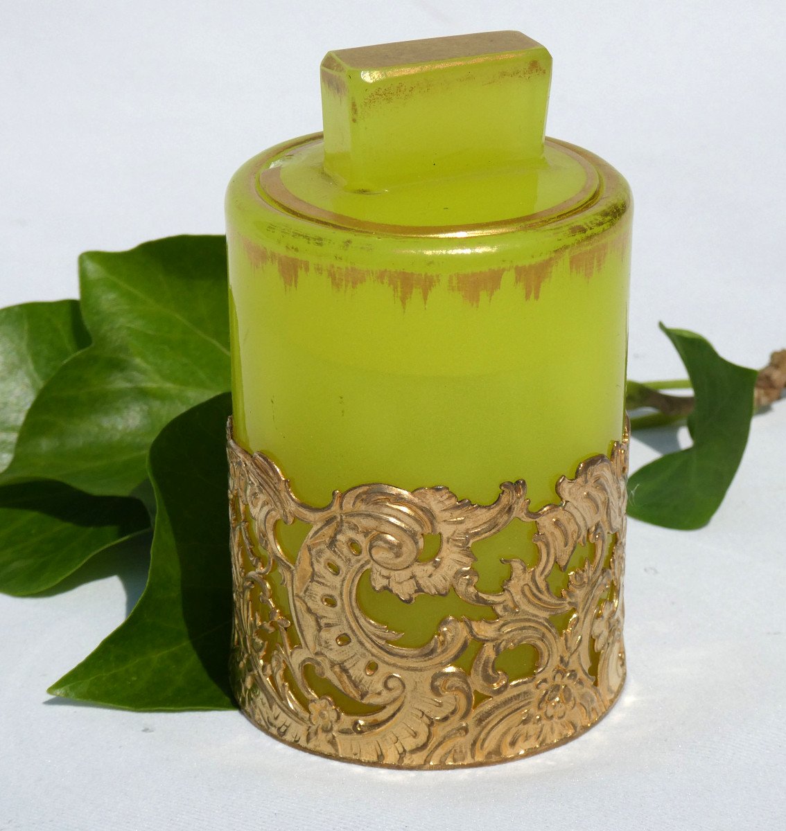 Perfume Bottle In Daffodil Yellow Opaline, Tea Cellar, Nineteenth Napoleon III-photo-2