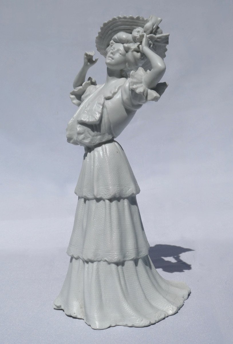 Sculpture En Biscuit Naturel , Jeune Femme Au Chapeau Vers 1900 , élégante / Mode XIXe Gibson Girl
