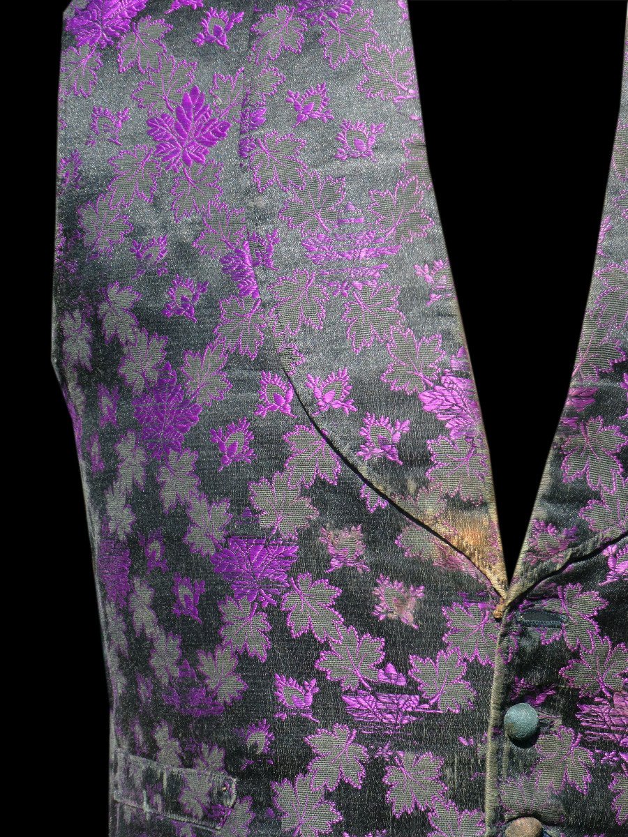 Men's Shawl Vest Period 1840-1850, Violet Brocaded Silk, Dandy, Nineteenth Fashion Costume-photo-3