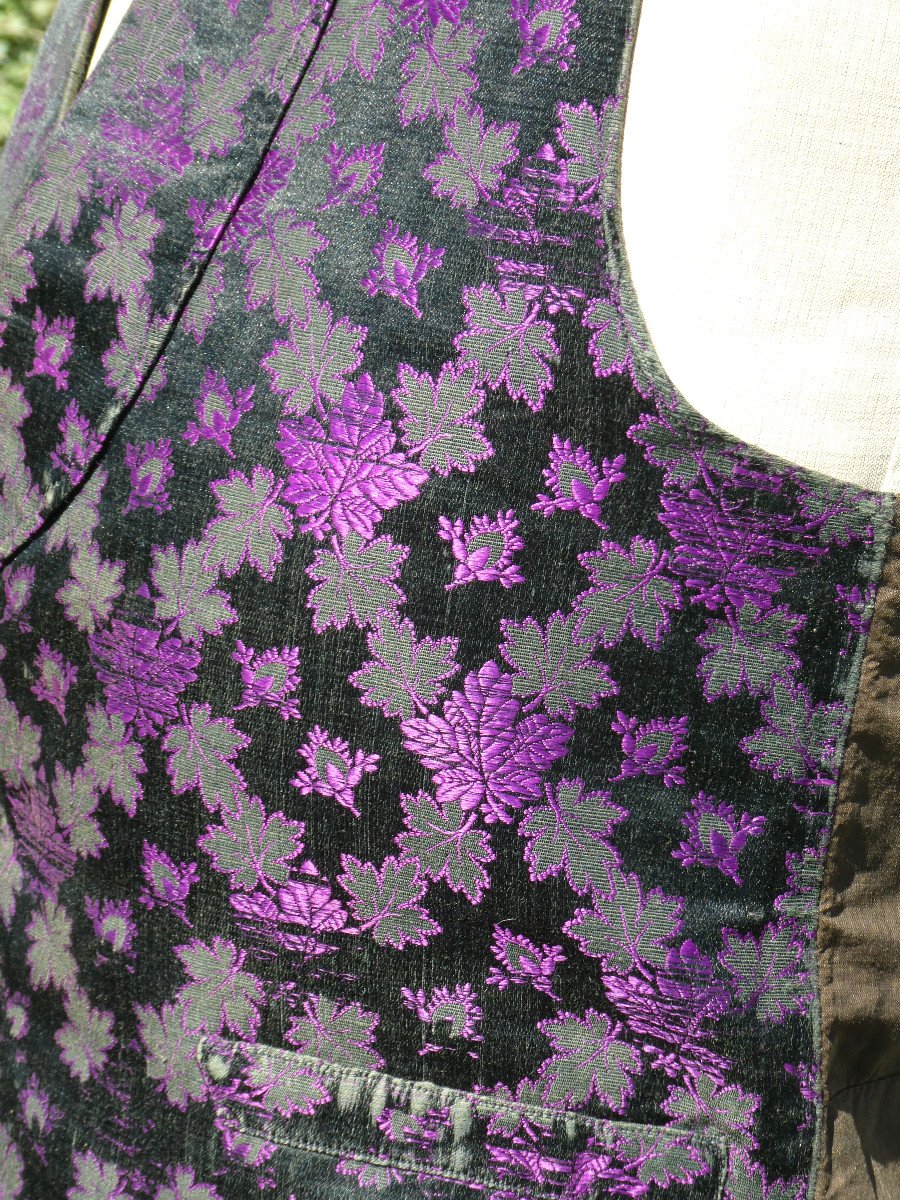 Men's Shawl Vest Period 1840-1850, Violet Brocaded Silk, Dandy, Nineteenth Fashion Costume-photo-4