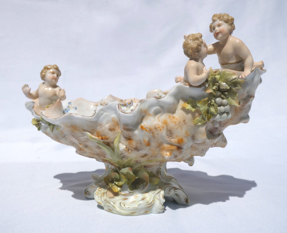 Groupe En Porcelaine Allemande , Coupe à Décor d'Angelots , Napoléon III XIXe Anges