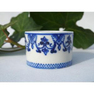 Pot With Eyeshadow / Cream In Saint Cloud Porcelain, Marked In The Sun XVIIIth Decor Of Lambrequins