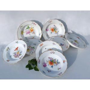 Meissen Style Saxon Porcelain Table Service, Painted Plates Decorated With Flowers 18th Century