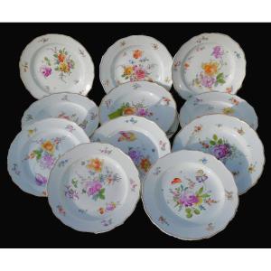 Meissen Style Saxon Porcelain Table Service, Painted Plates Decorated With Flowers 18th Century