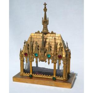 Chasse Reliquaire Style Neo Gothique , Laition Doré , Chapelle Napoléon III , Objet De Devotion