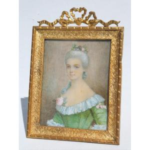 Peinture Miniature Portrait Jeune Femme , Elegante Du XVIIIe Siecle , Cadre En Bronze Doré XIXe