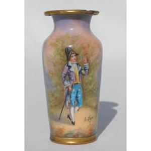 Vase Epoque 1900 , Décor d'Incroyable Style XVIIIe Siecle Signé Albert Foys , émaux De Limoges