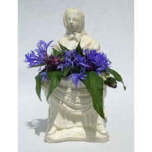 JARDINIERE XVIIIE SIECLE , Terre De Lorraine / Pont Aux Choux , paysanne assise , vase 