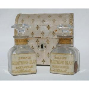 Cave A Parfum , Epoque Napoléon III , Flacons De Roger & Gallet , XIXe , Fleurs De Lys