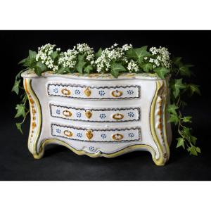 Commode Bouquetiere , Faience de Nevers / La Rochelle , XVIIIe siecle , Porte bouquet 