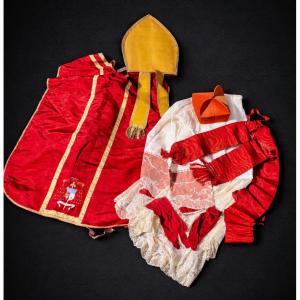 Tenue De Cardinal , Surplis En Dentelle , Mitre , Gants , Barrette Rochet , Fascia , Dalmatique