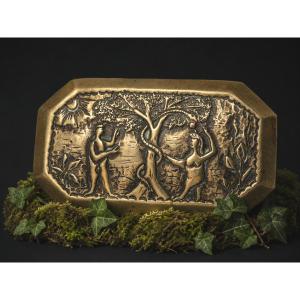 Tabatiere XVIIIe , Laiton Repoussé ; Scene Biblique , Adam & Eve , Blague à Tabac , Flandres