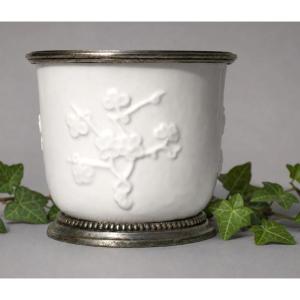 Pot / Vase en porcelaine tendre de Saint-Cloud, XVIIIe siècle , Blanc De Chine ,