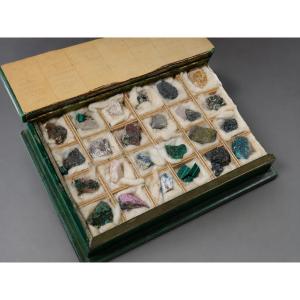 Livre En Malachite Style Souvenir Du Grand Tour , Collection De Mineraux Cabinet de Curiosites