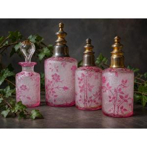 Service De Toilette En Cristal Baccarat, Modèle Églantier, Décor Rose Gravé à L'Acide, XIXe