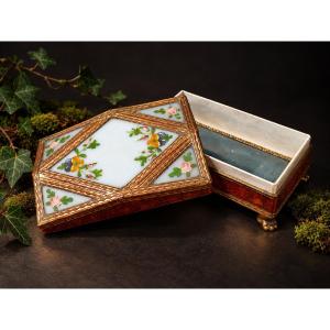 Boîte À Pralines Dragées Ou Bonbons En Verre Opalin Peint Époque Charles X , Coffret En Carton