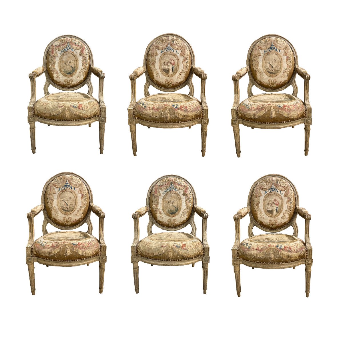 Élégante suite de six larges fauteuils à dossiers plats recouvert de tapisseries