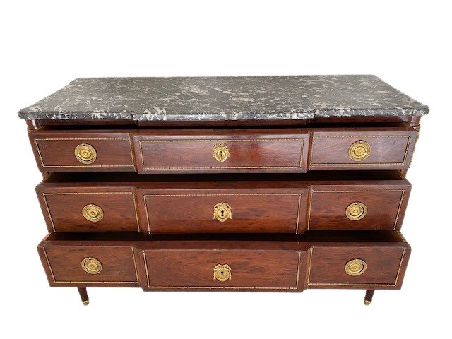 Louis XVI Chest Of Drawers In Dappled Mahogany Without Crosspiece With Central Projection-photo-3