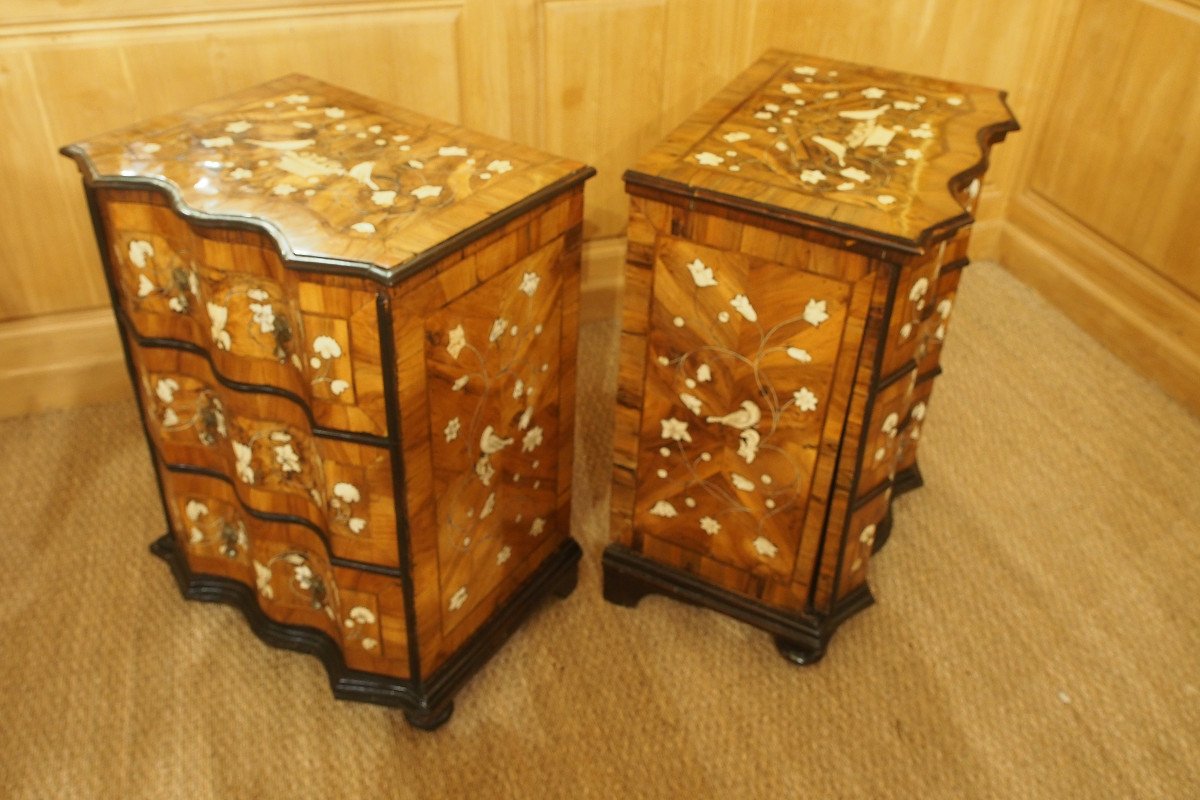 Rare paire de petites commodes italiennes du XVIII eme siècle-photo-3