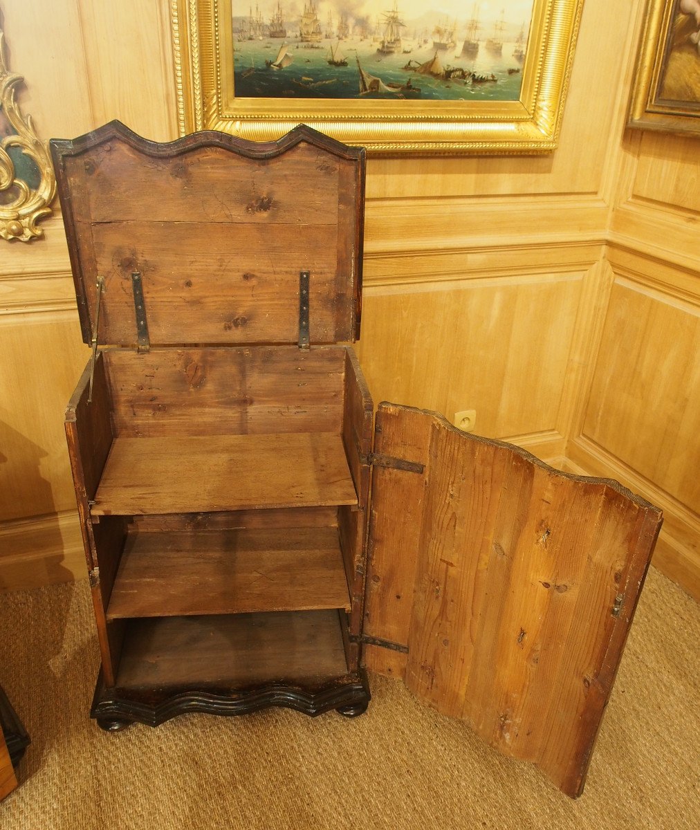 Rare paire de petites commodes italiennes du XVIII eme siècle-photo-4
