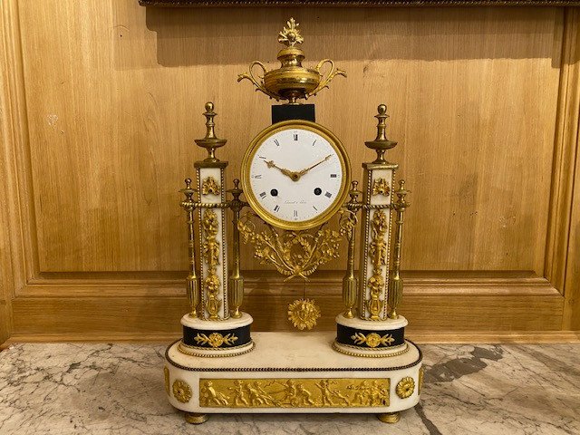 Large Louis XVI Clock In Two-tone Marble And Chiseled And Gilded Bronze -photo-2
