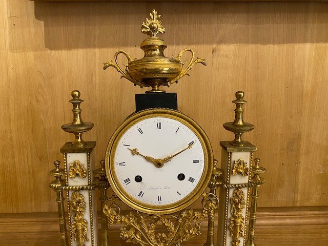 Large Louis XVI Clock In Two-tone Marble And Chiseled And Gilded Bronze -photo-3